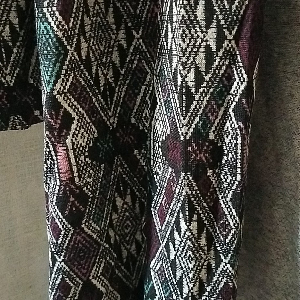 Longsleeved Aztec Pattern Cardigan - Picture 2 of 4